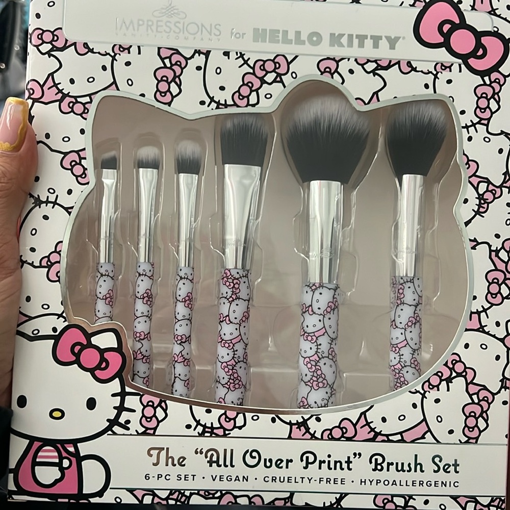 HELLO KITTY MAKE UP BRUSH SET CUTE